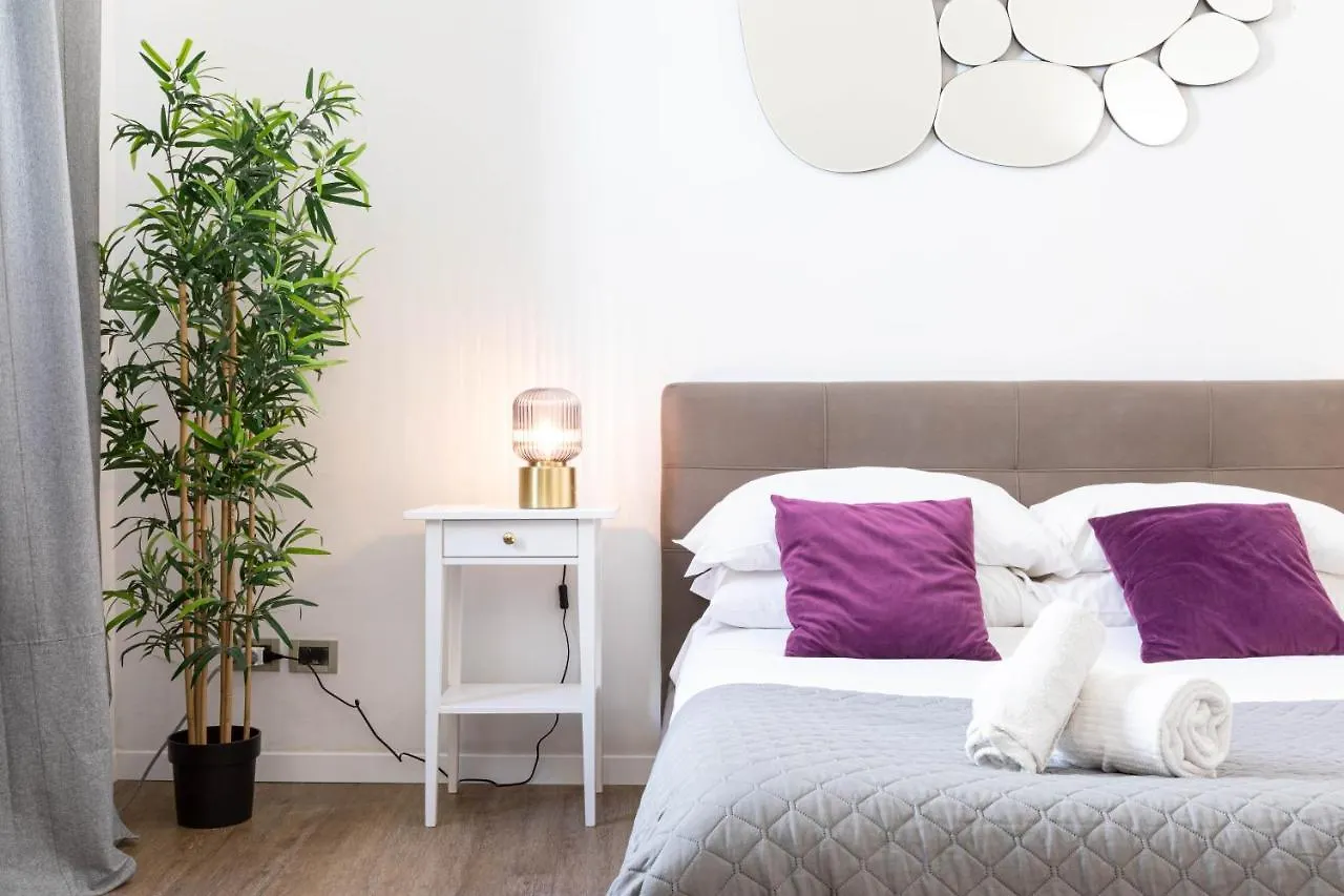 Toniolo Two Bedroom Two Bath ローマ アパート