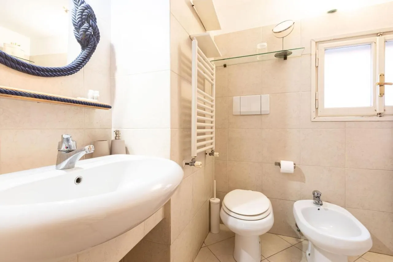 Toniolo Two Bedroom Two Bath ローマ